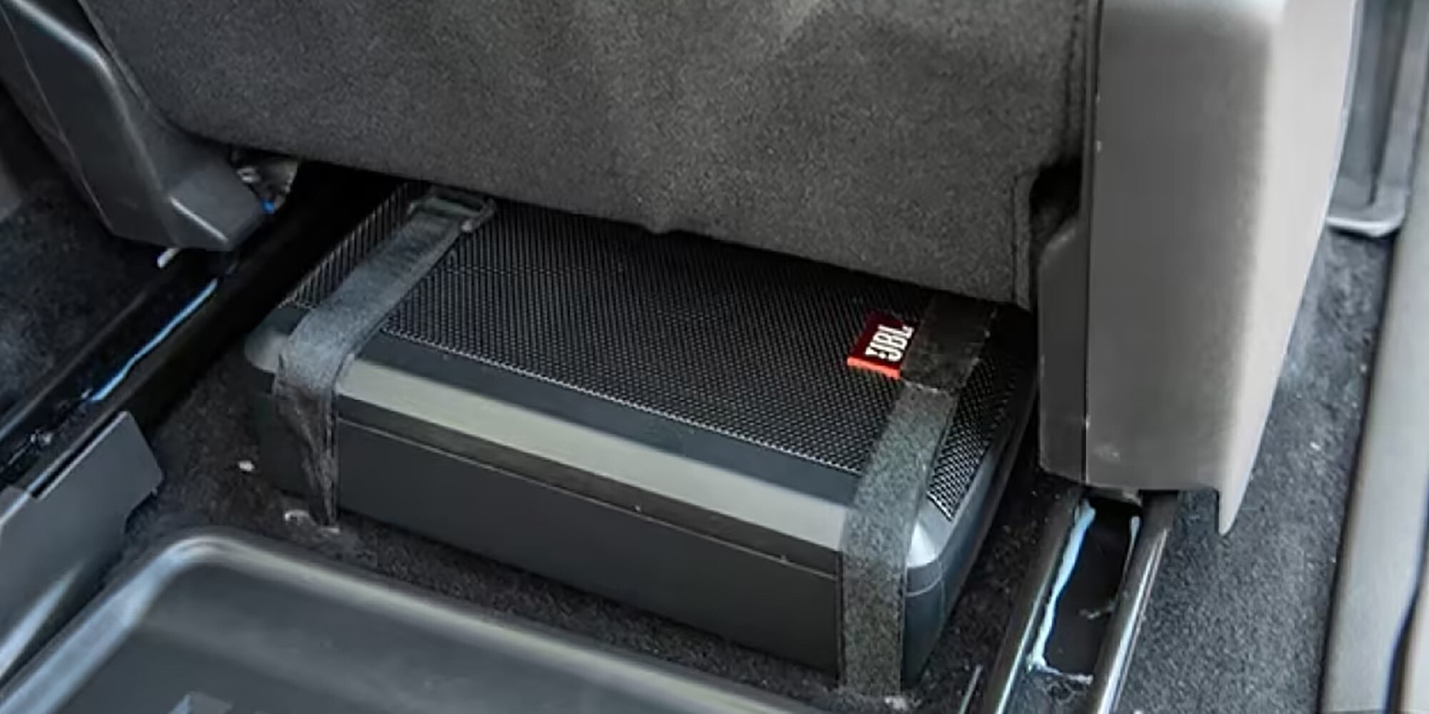 Equipe seu Chevrolet Trailblazer com o Subwoofer JBL